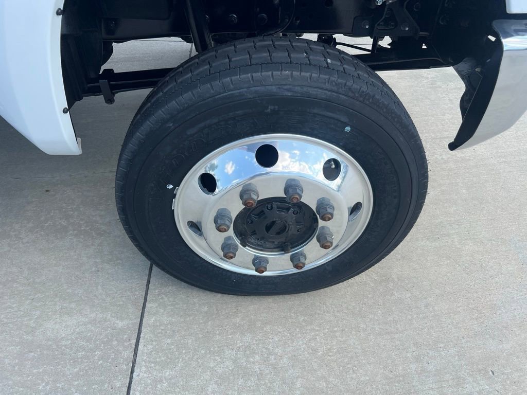 2023 Chevrolet Silverado 5500HD LT photo 11