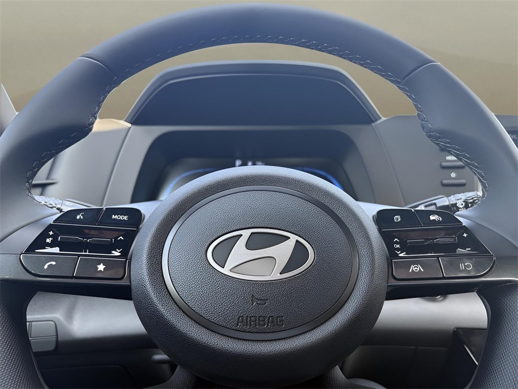 2025 Hyundai Elantra SEL Sport photo 12