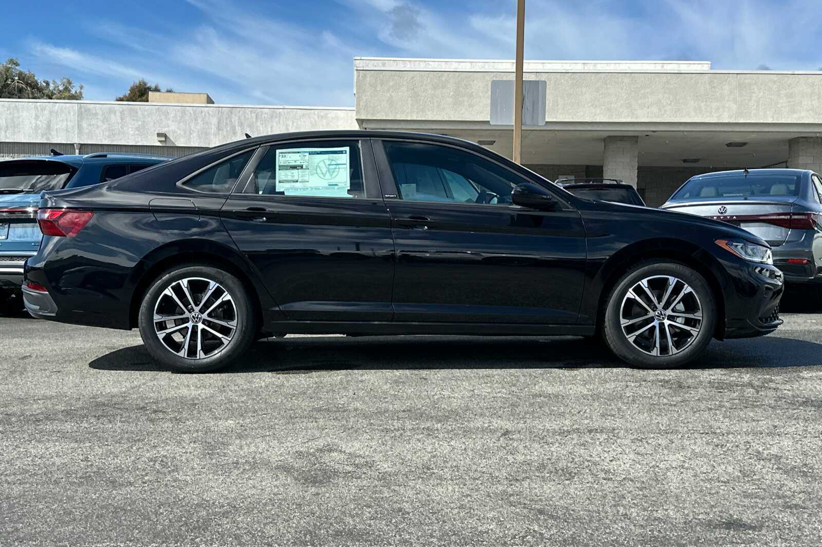 2026 Volkswagen Jetta 1.5T Sport photo 3