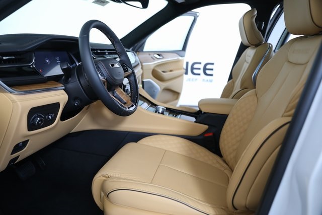 2025 Jeep Grand Cherokee Summit Reserve photo 14