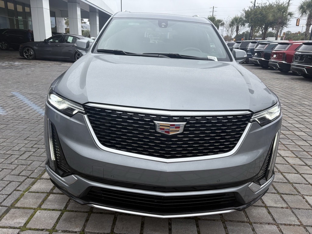 2025 Cadillac XT6 Premium Luxury photo 3