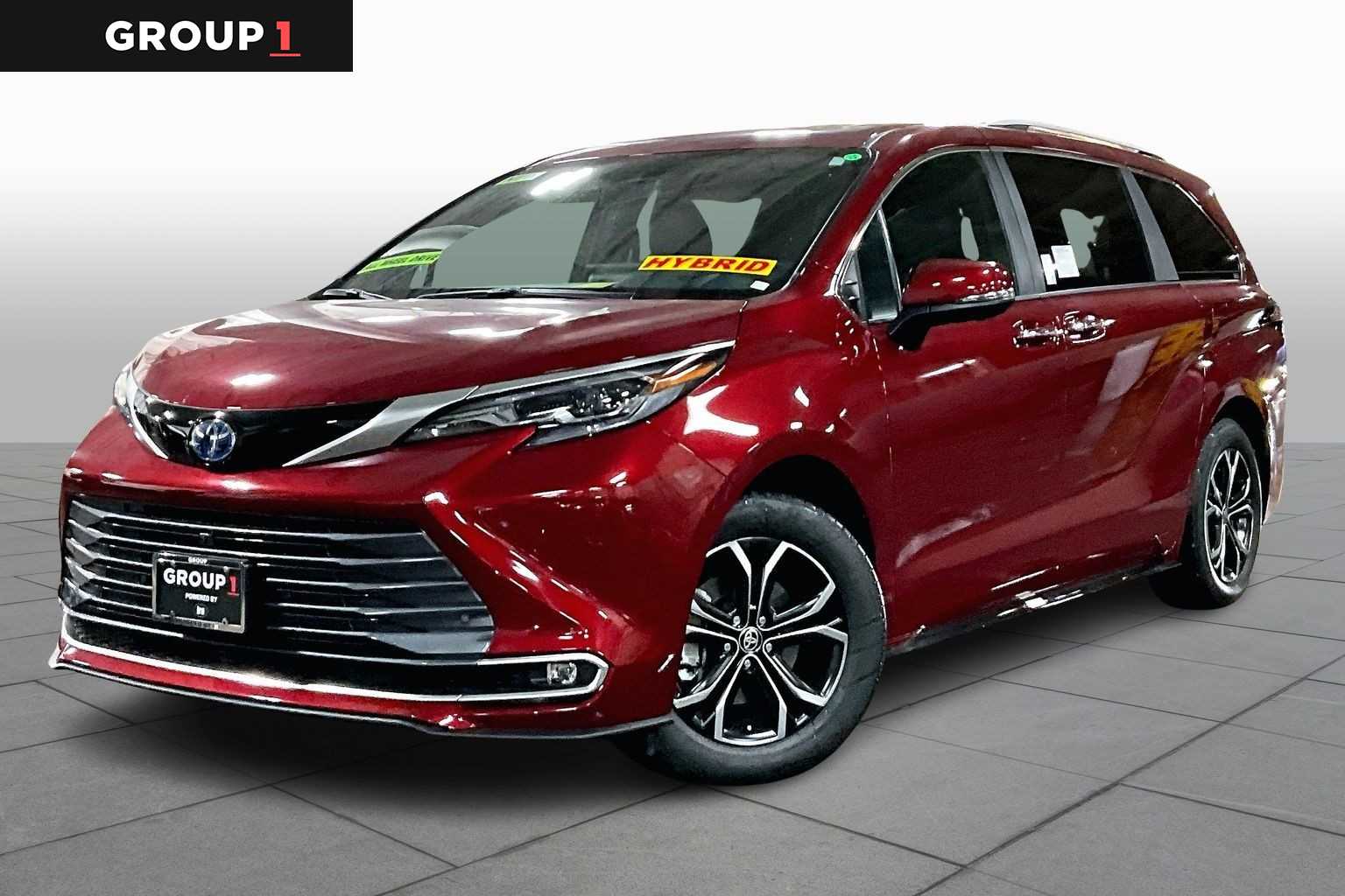 2025 Toyota Sienna Platinum's photo