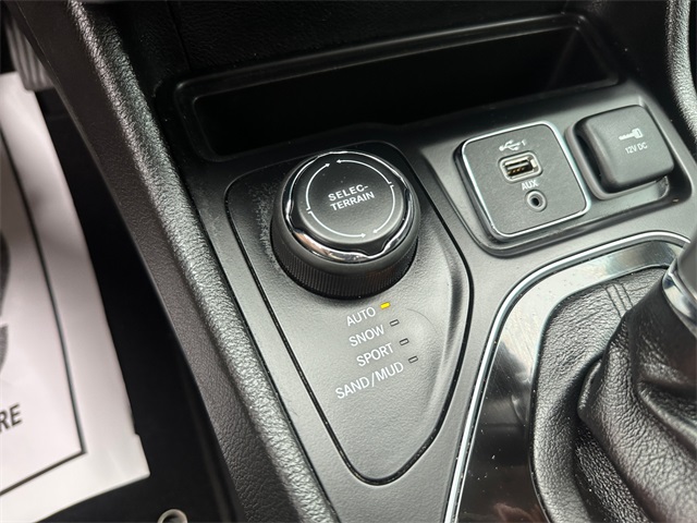 2023 Jeep Cherokee Altitude photo 16