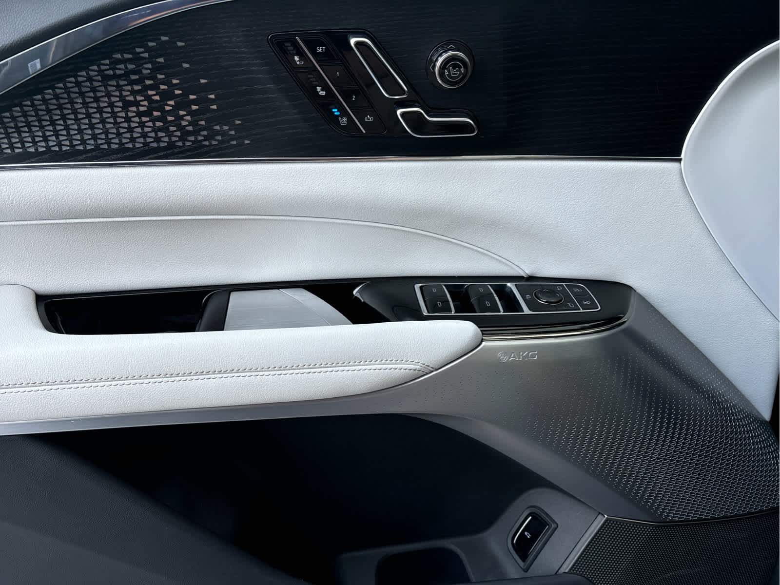 2023 Cadillac Lyriq Luxury photo 14