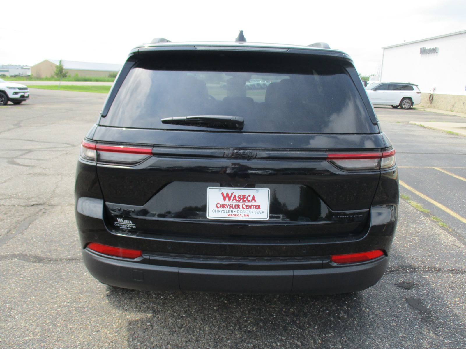 2025 Jeep Grand Cherokee Limited photo 4