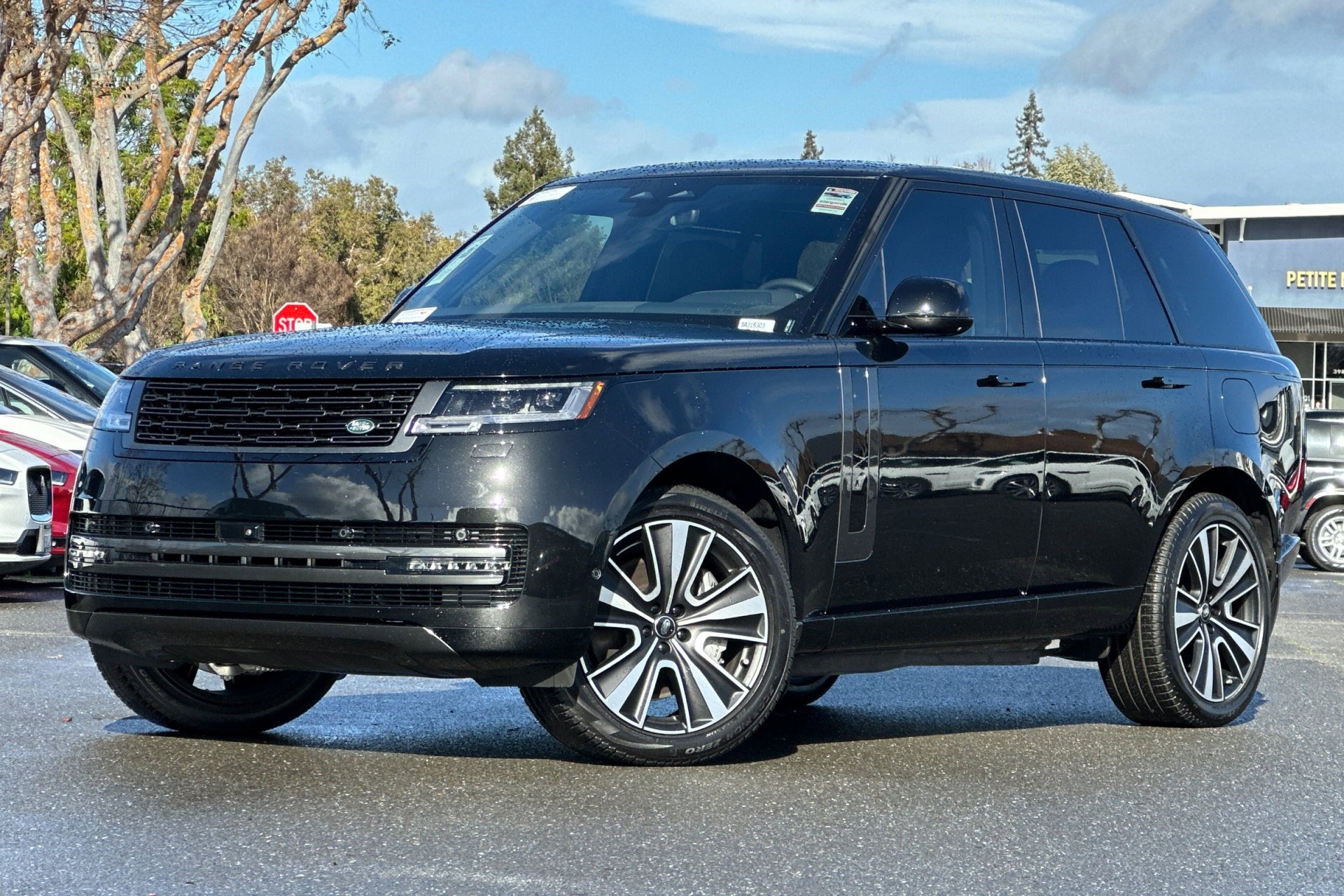 2025 Land Rover Range Rover SE's photo