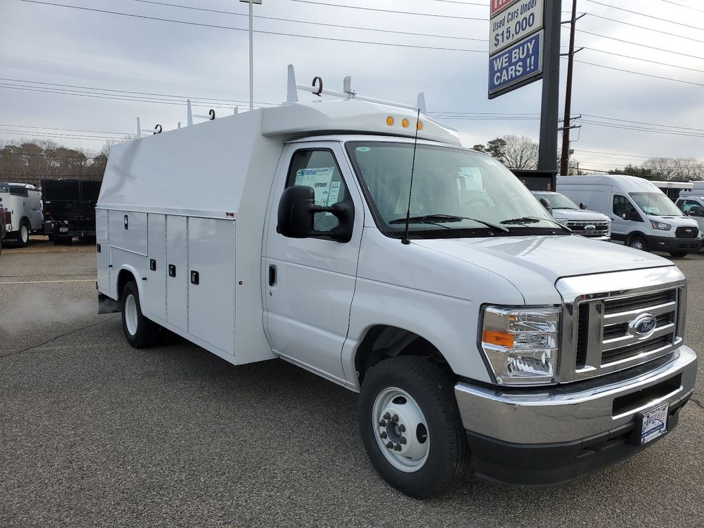 2025 Ford E-350 Base photo 3