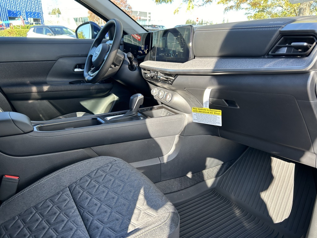 2025 Nissan Kicks SV photo 26