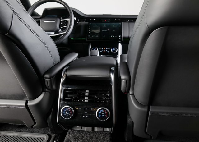 2023 Land Rover Range Rover SE photo 9