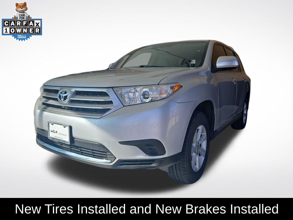 2013 Toyota Highlander Plus's photo