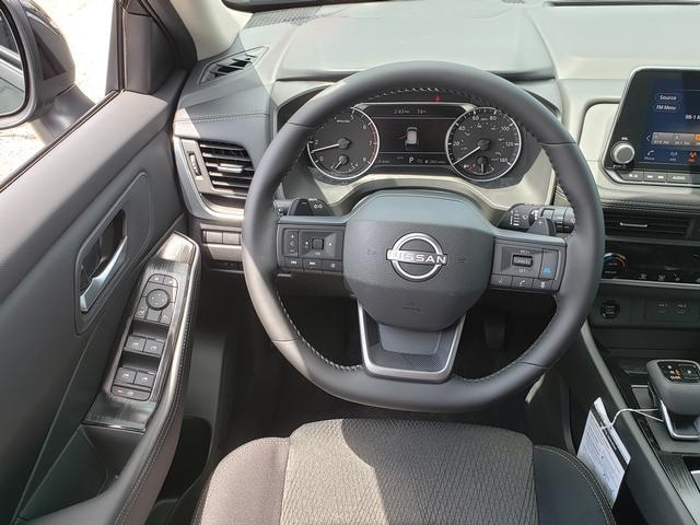 2025 Nissan Rogue SV photo 15