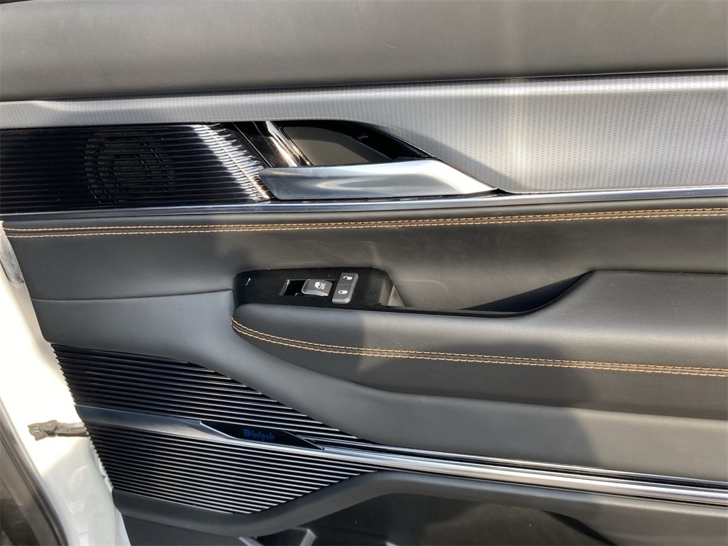 2023 Jeep Grand Wagoneer III photo 24