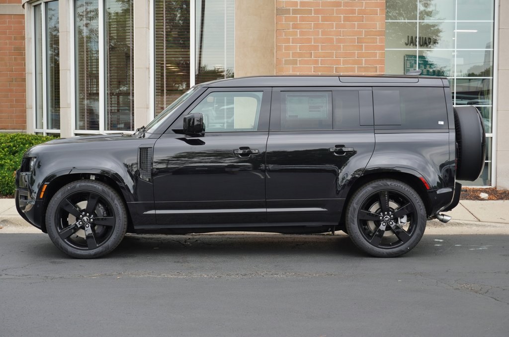 2025 Land Rover Defender 110 X-Dynamic SE photo 2