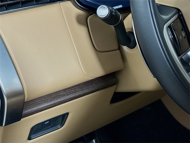 2023 Land Rover Range Rover SE photo 10