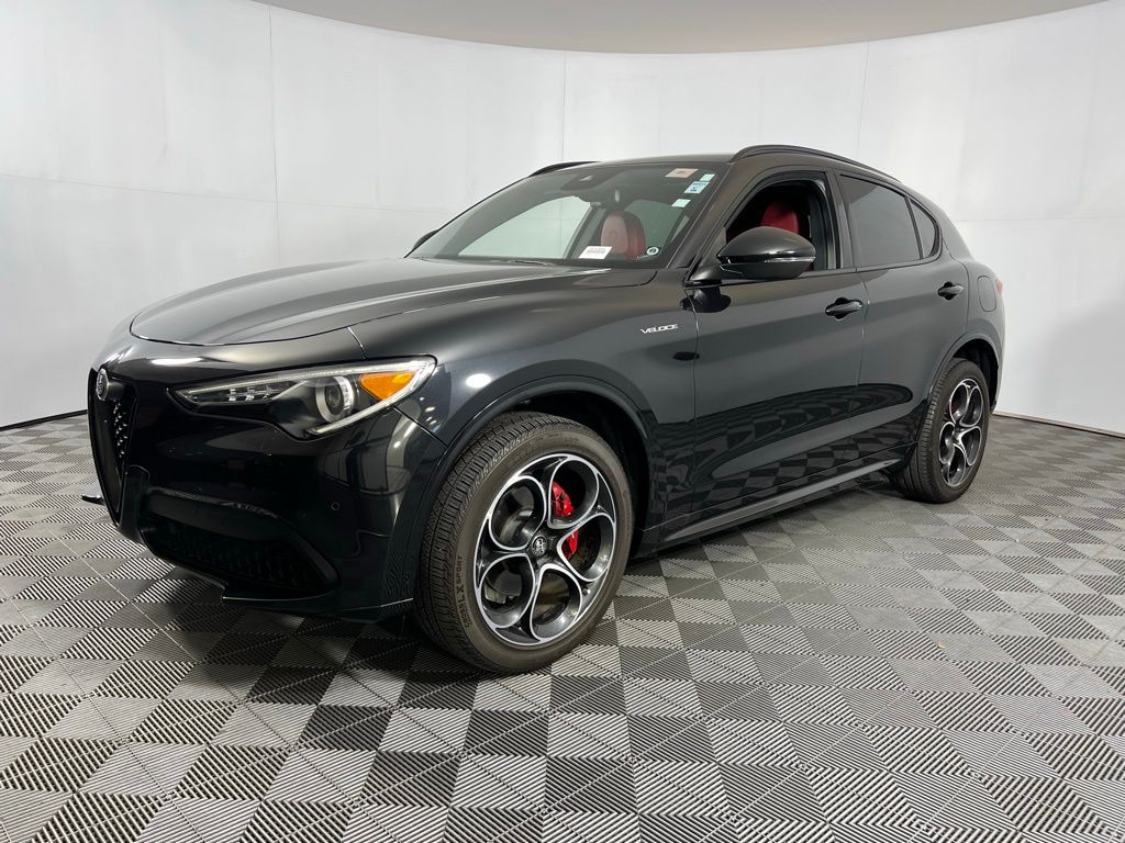 2023 Alfa Romeo Stelvio Ti photo 2