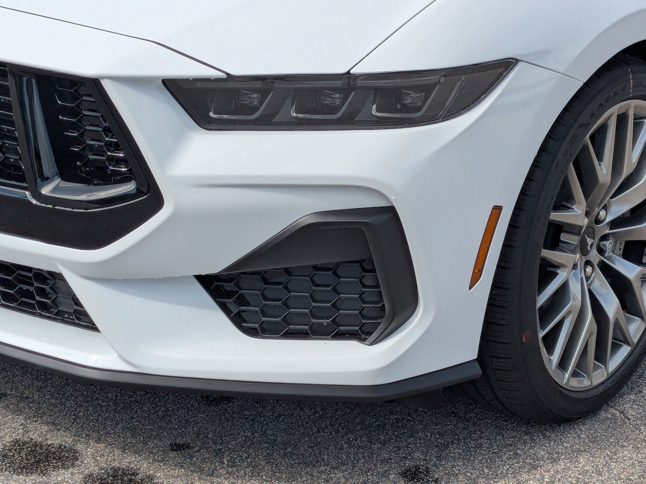 2025 Ford Mustang GT Premium photo 2
