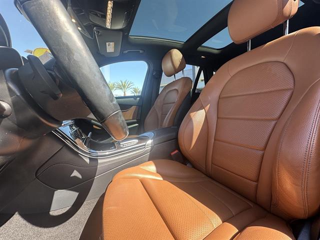 2021 Mercedes Benz GLC 300 4MATIC photo 2