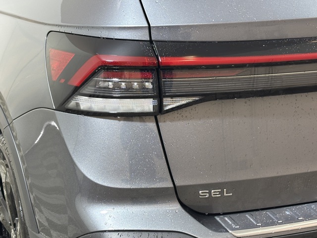 2025 Volkswagen Taos SEL photo 10