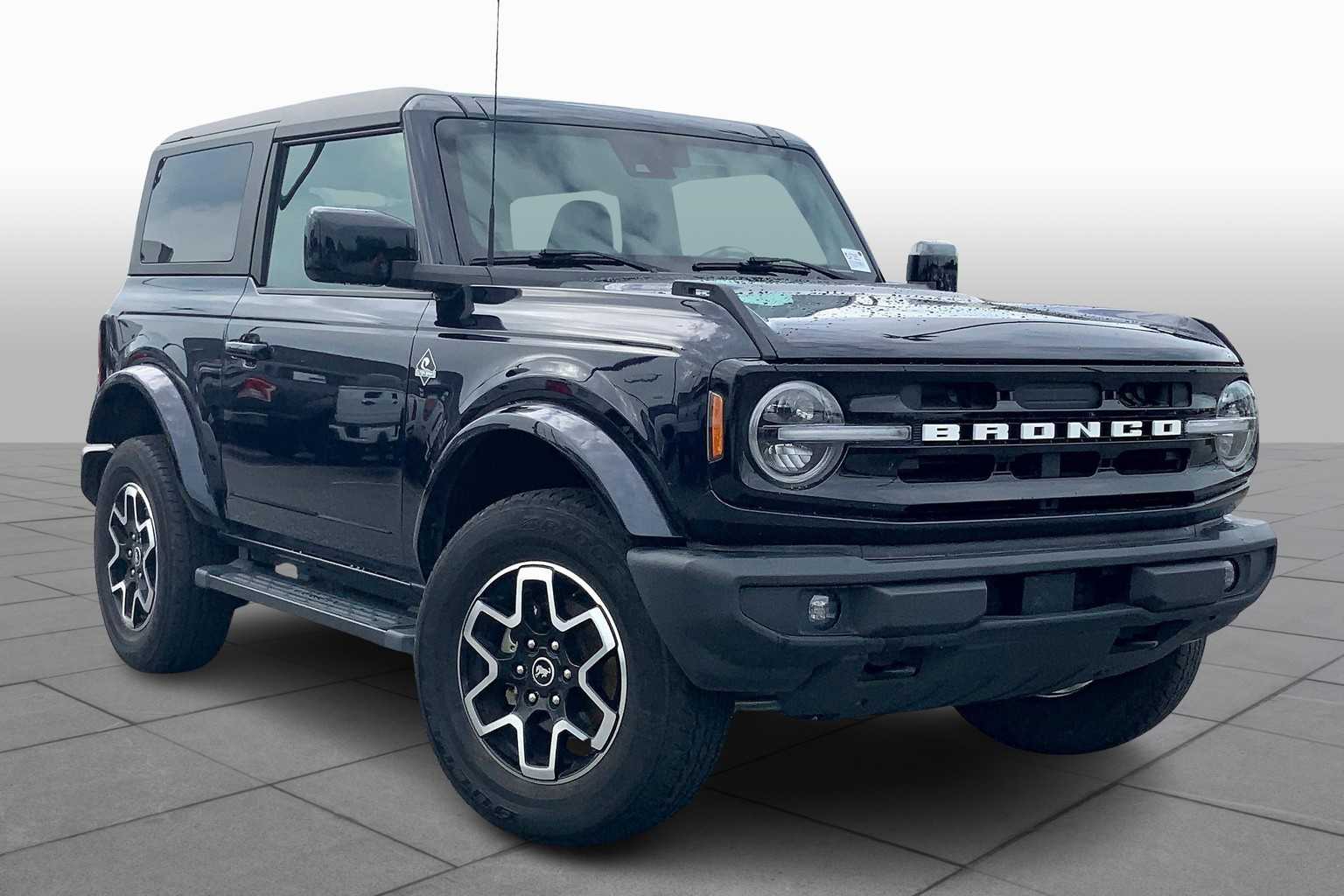 2021 Ford Bronco Outer Banks photo 2