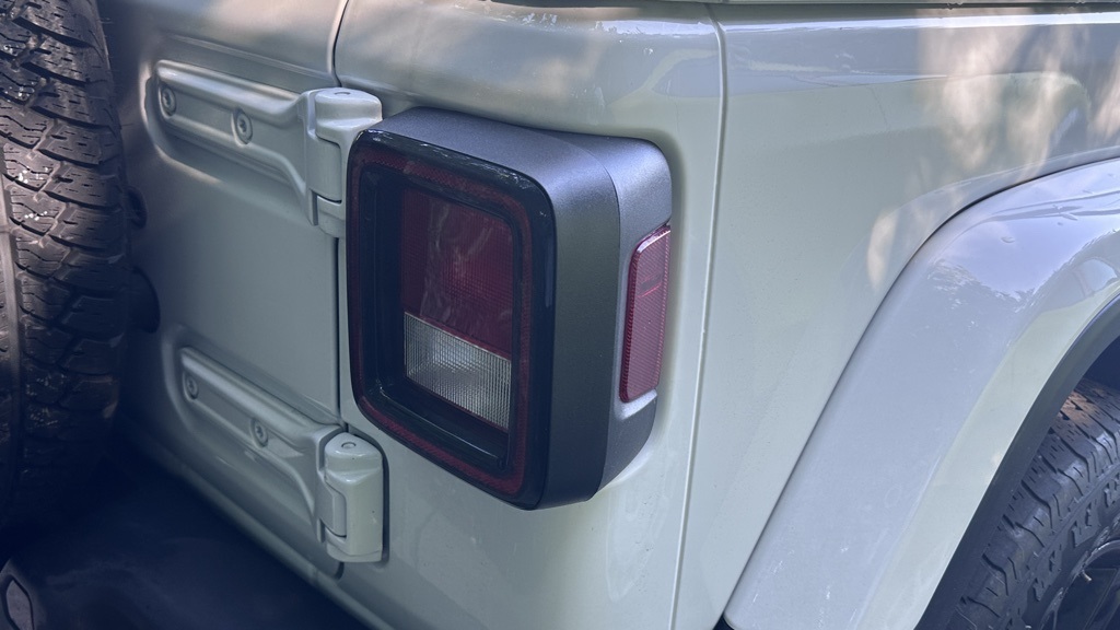 2022 Jeep Wrangler Unlimited Sahara Altitude photo 6