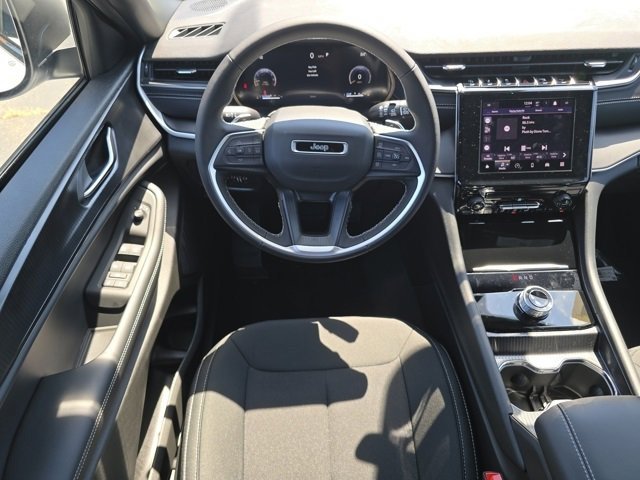 2025 Jeep Grand Cherokee Laredo X photo 3
