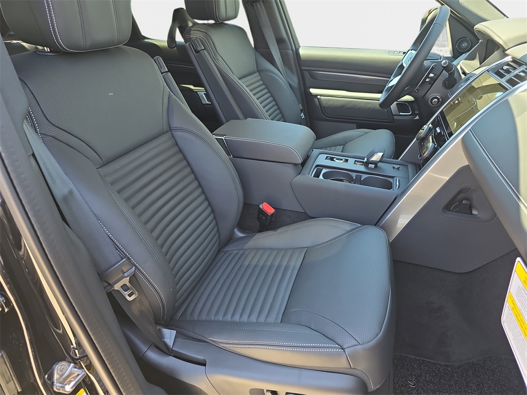 2025 Land Rover Discovery Metropolitan Edition photo 5