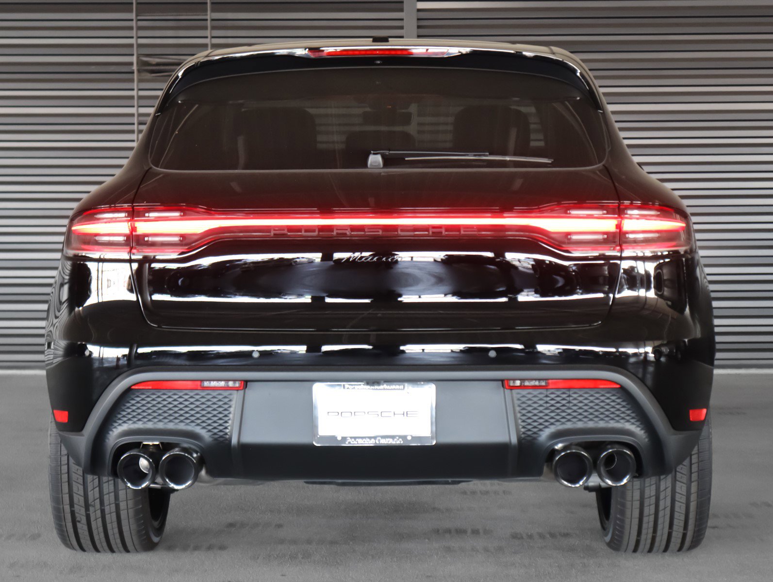 2025 Porsche Macan T photo 9