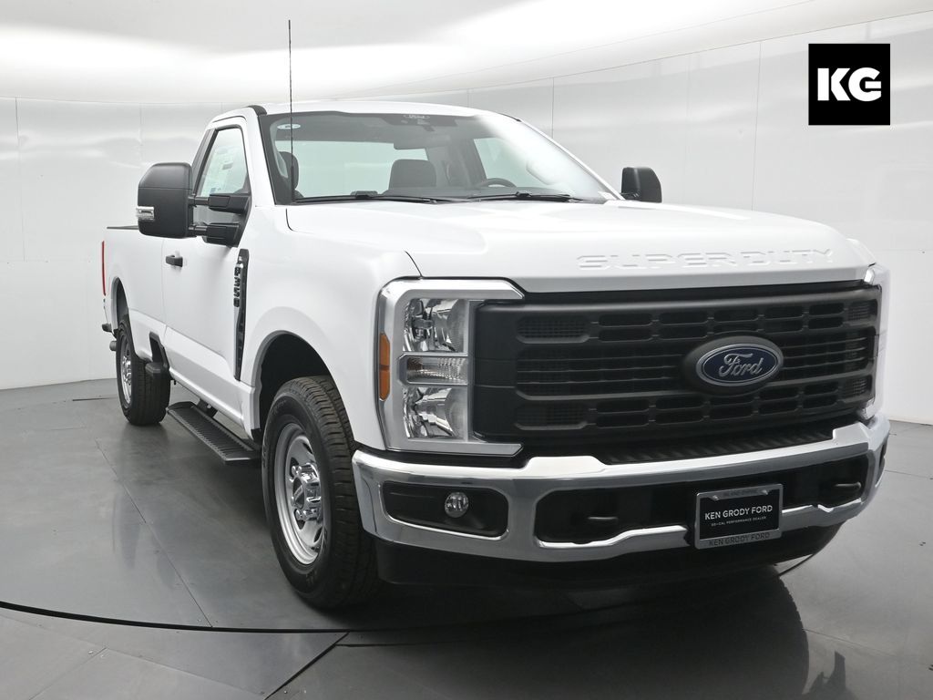 2026 Ford F-350 Super Duty XL's photo