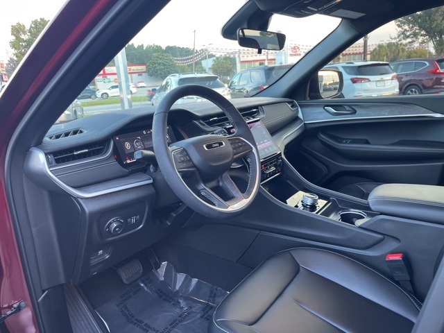 2025 Jeep Grand Cherokee Limited photo 4