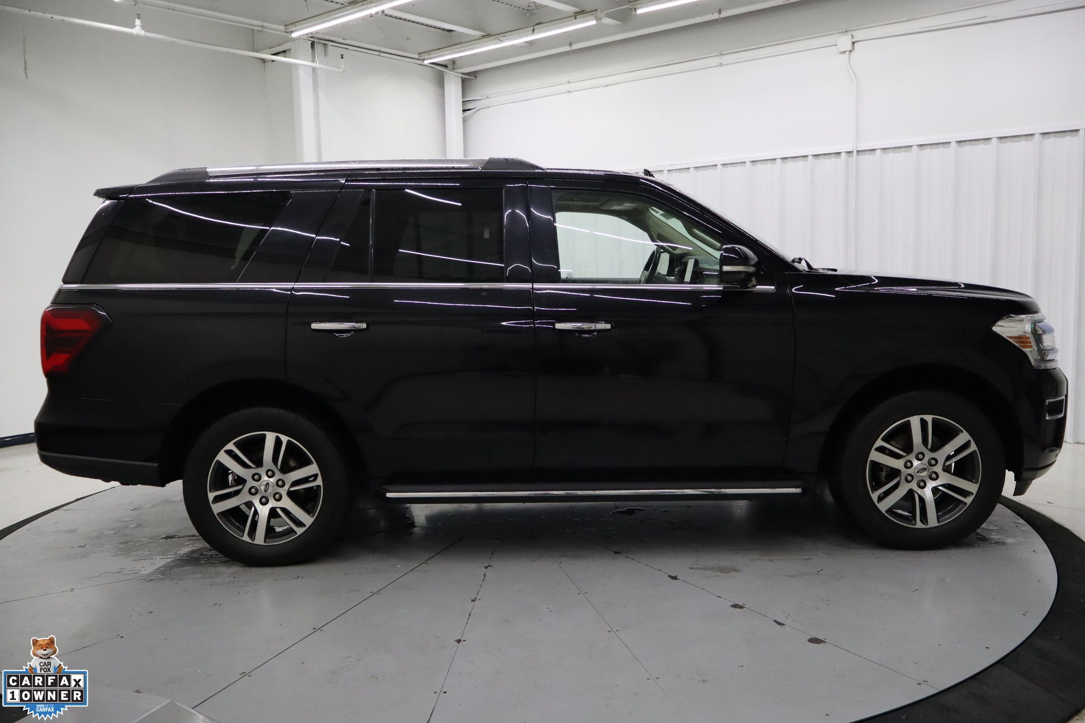 2023 Ford Expedition Limited photo 2