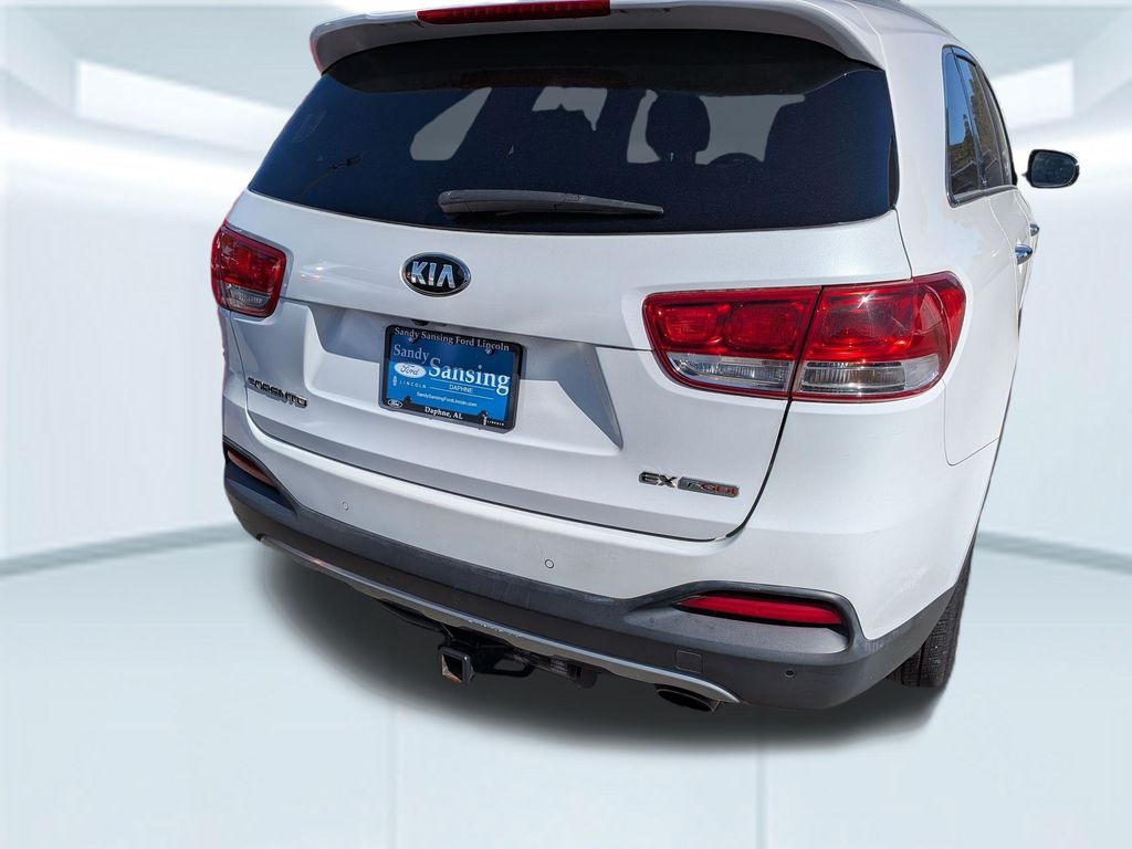 2017 Kia Sorento EX photo 2