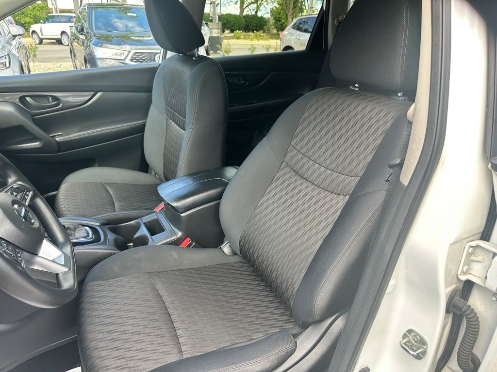 2019 Nissan Rogue S AWD photo 9