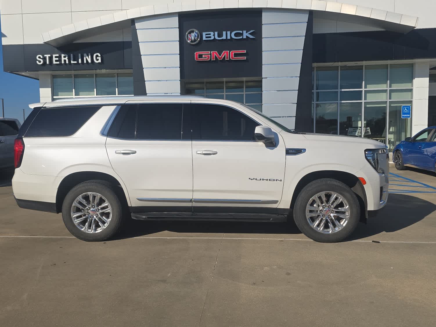 2021 GMC Yukon SLT's photo