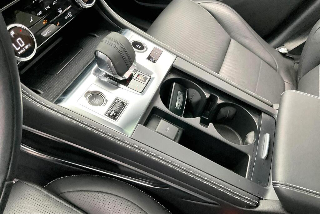 2025 Jaguar F-PACE P250 R-Dynamic S photo 8