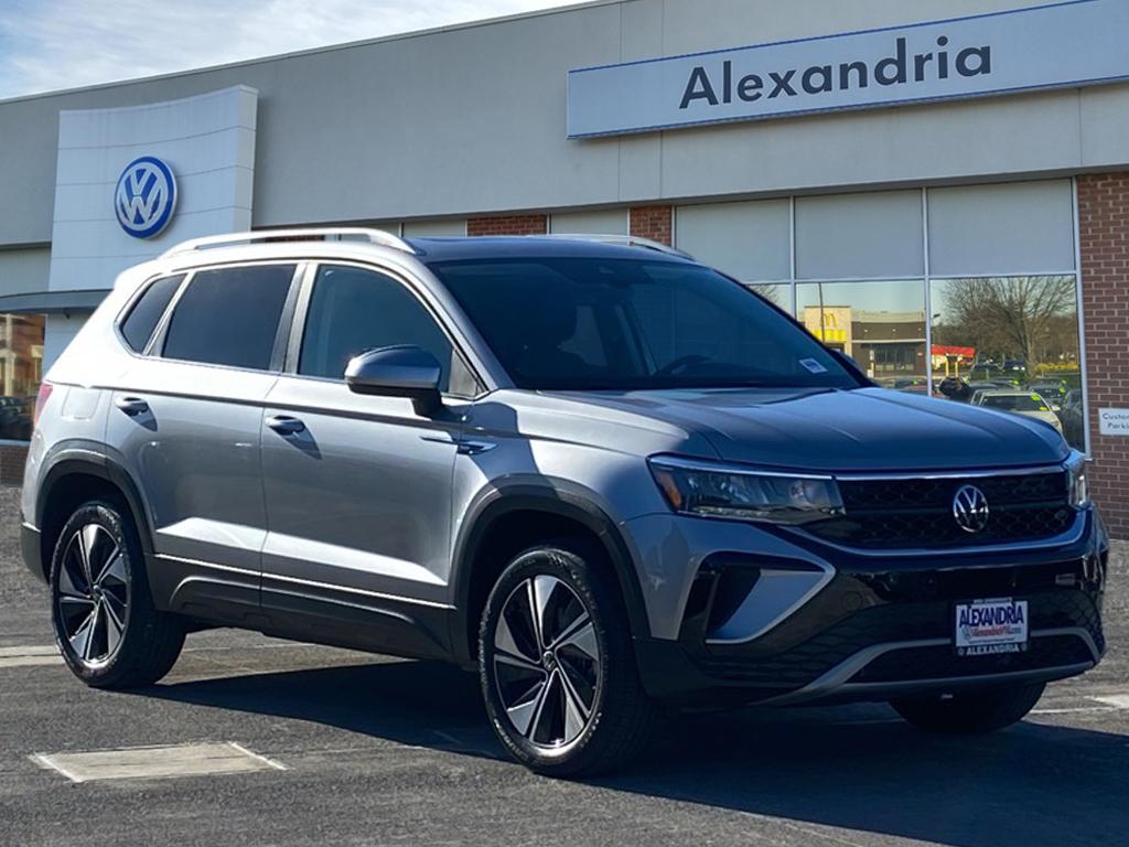 2024 Volkswagen Taos SE's photo