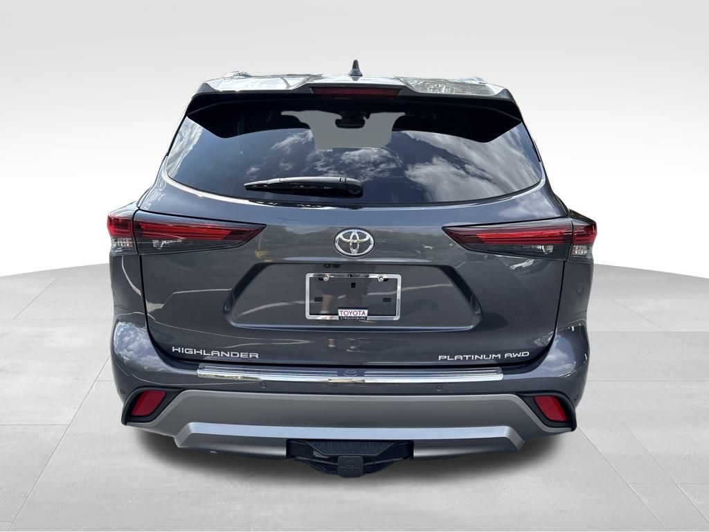 2024 Toyota Highlander Platinum photo 4