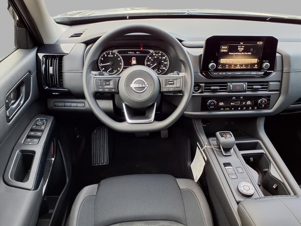 2025 Nissan Pathfinder S photo 4
