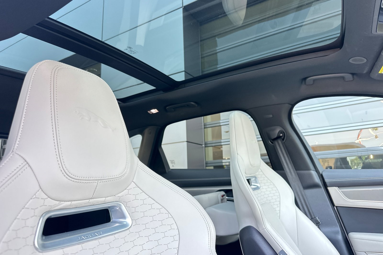 2025 Jaguar F-PACE P250 R-Dynamic S photo 18