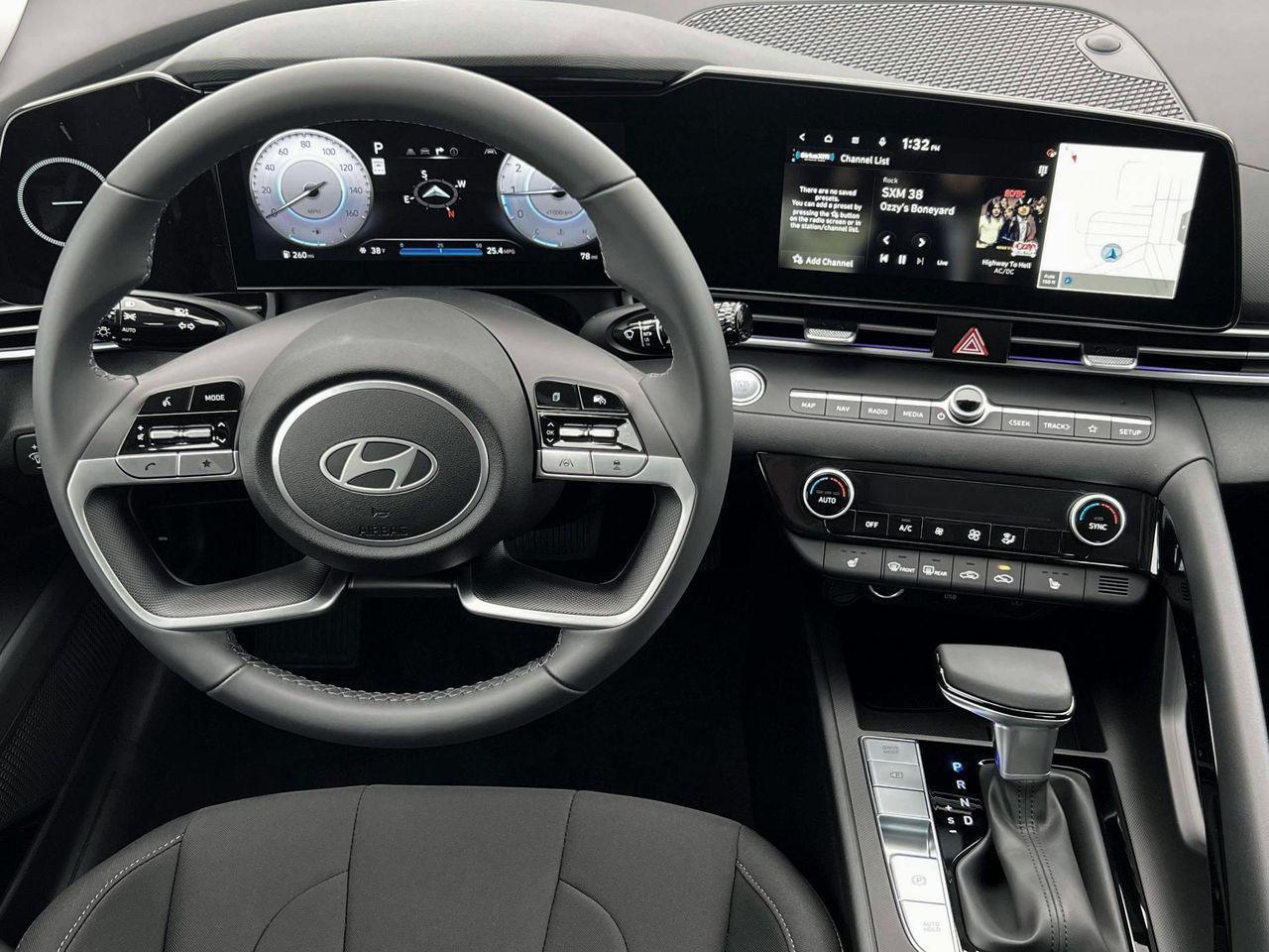 2025 Hyundai Elantra SEL Convenience photo 16