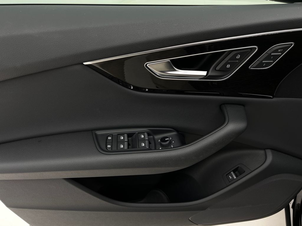 2019 Audi Q8 Premium photo 25