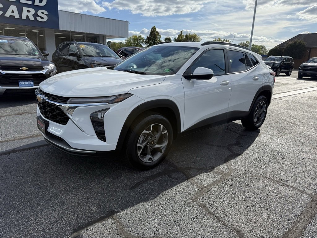 2024 Chevrolet Trax LT photo 3