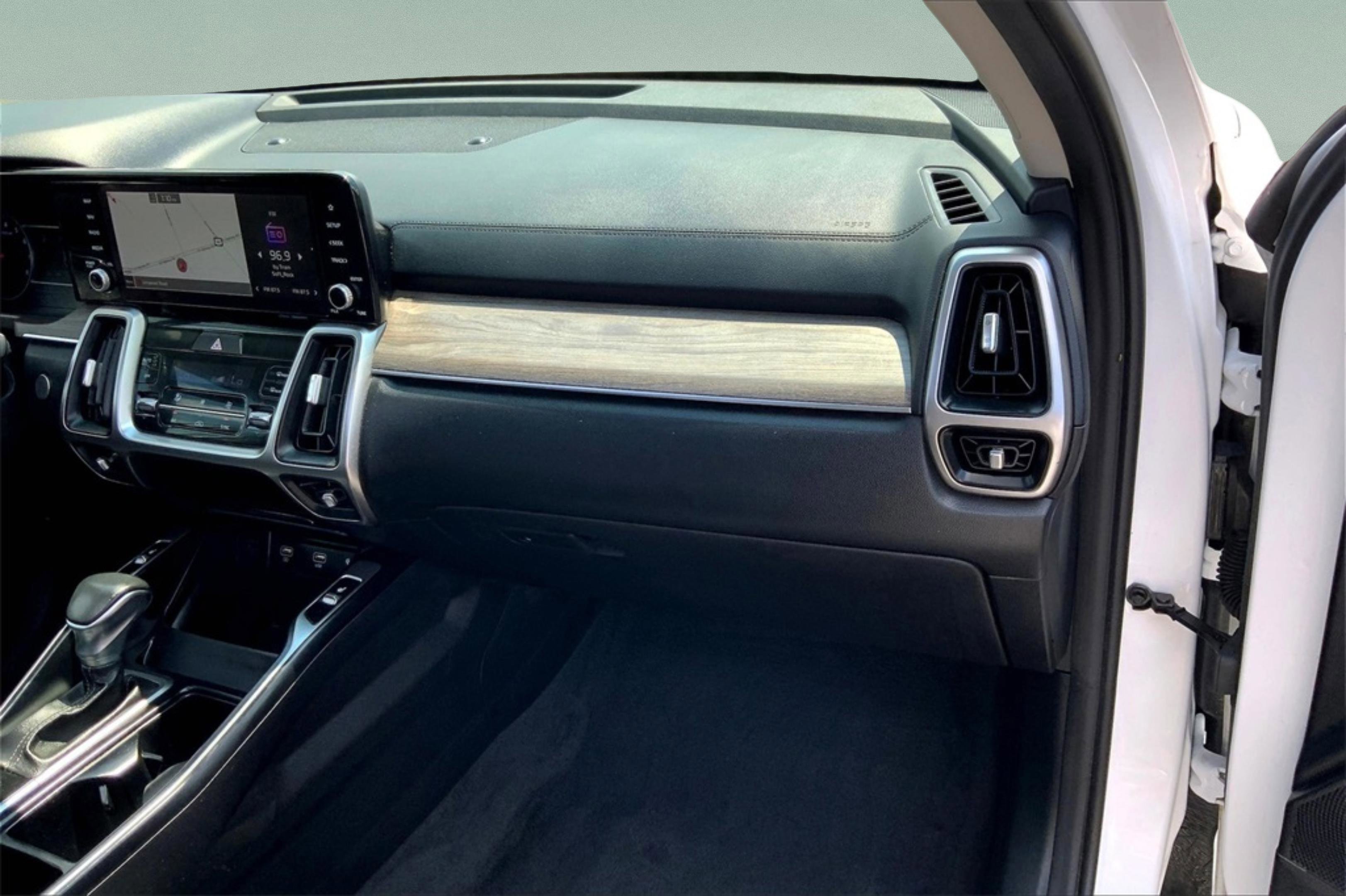 2022 Kia Sorento EX photo 13