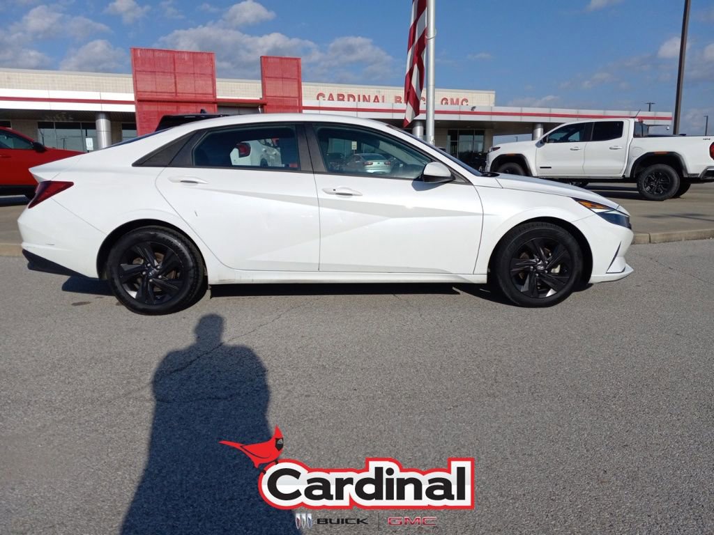 2022 Hyundai Elantra SEL Convenience photo 3