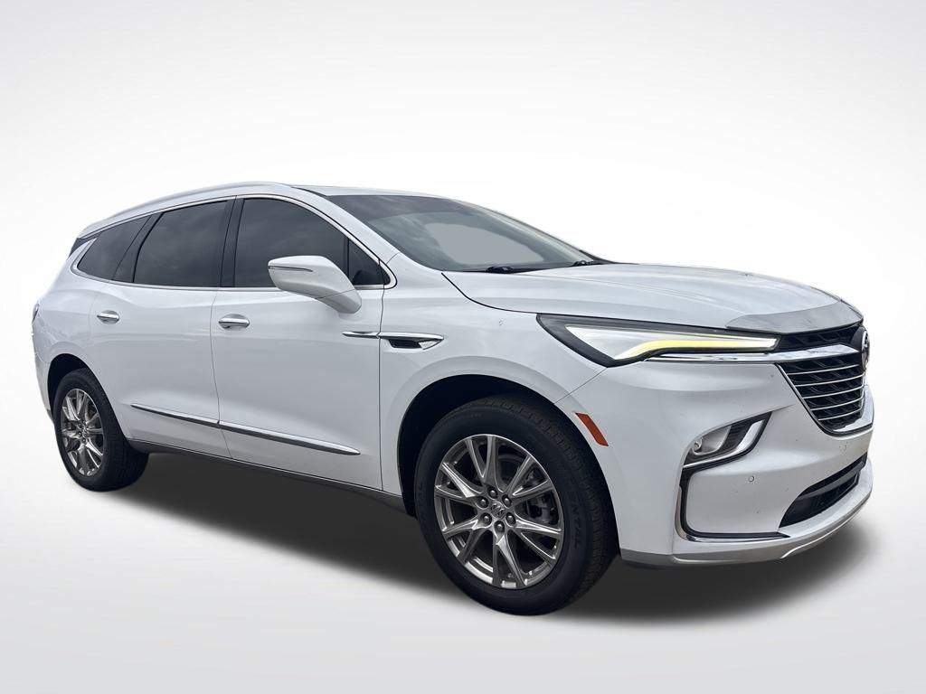 2023 Buick Enclave Essence's photo