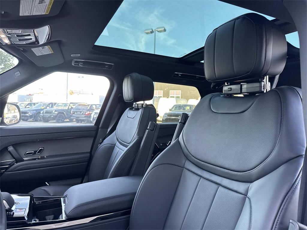 2025 Land Rover Range Rover Sport SE photo 21
