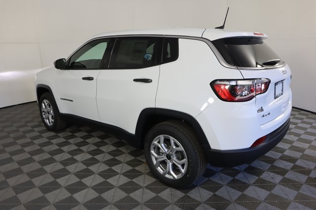 2025 Jeep Compass Sport photo 4