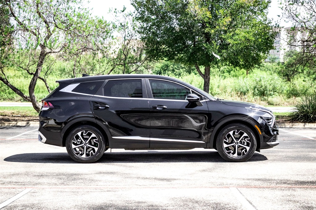 2025 Kia Sportage EX photo 4