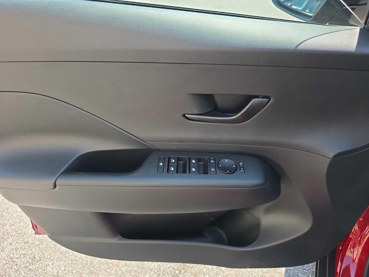 2025 Hyundai Kona SEL photo 17
