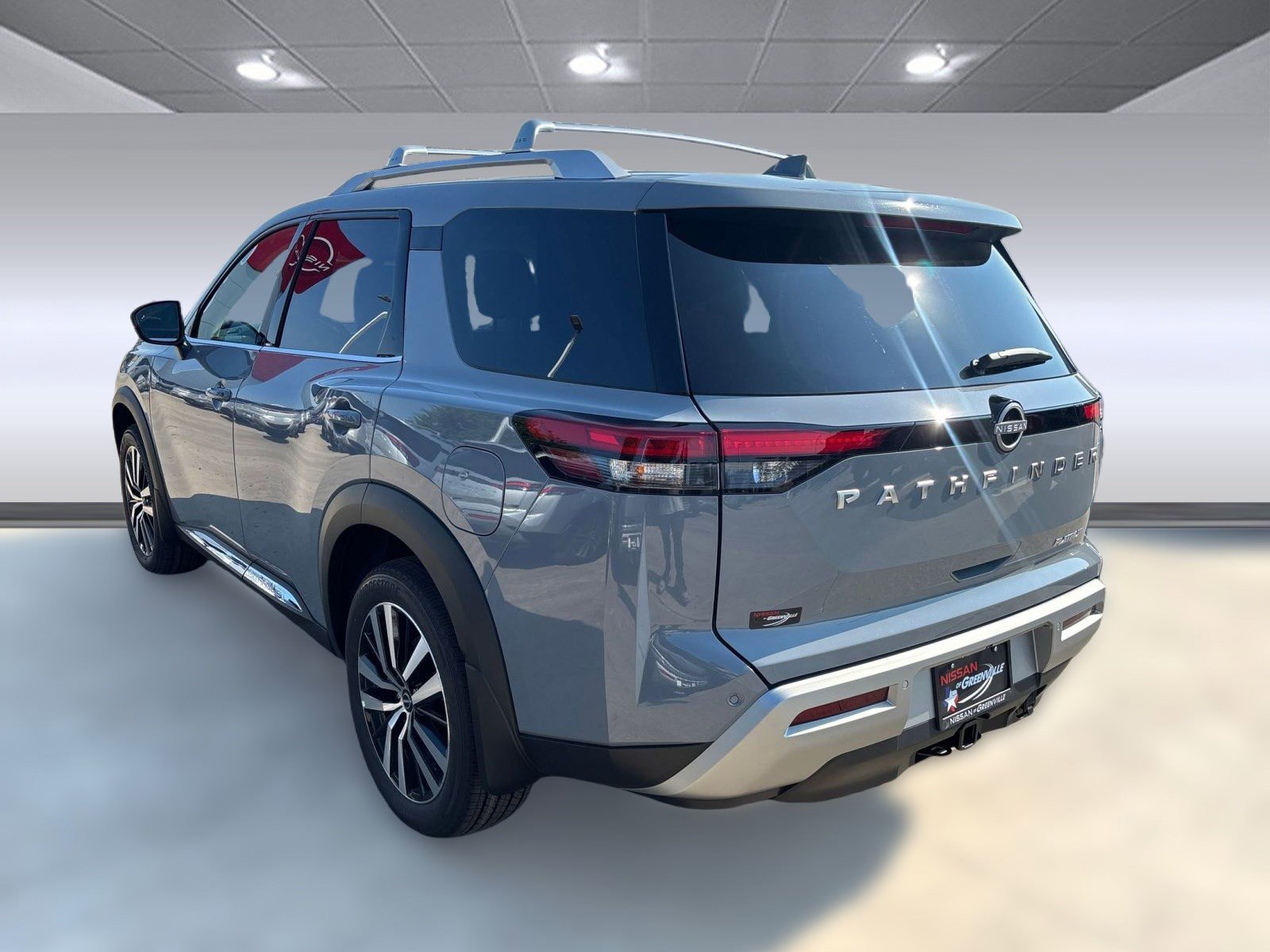 2025 Nissan Pathfinder Platinum photo 3