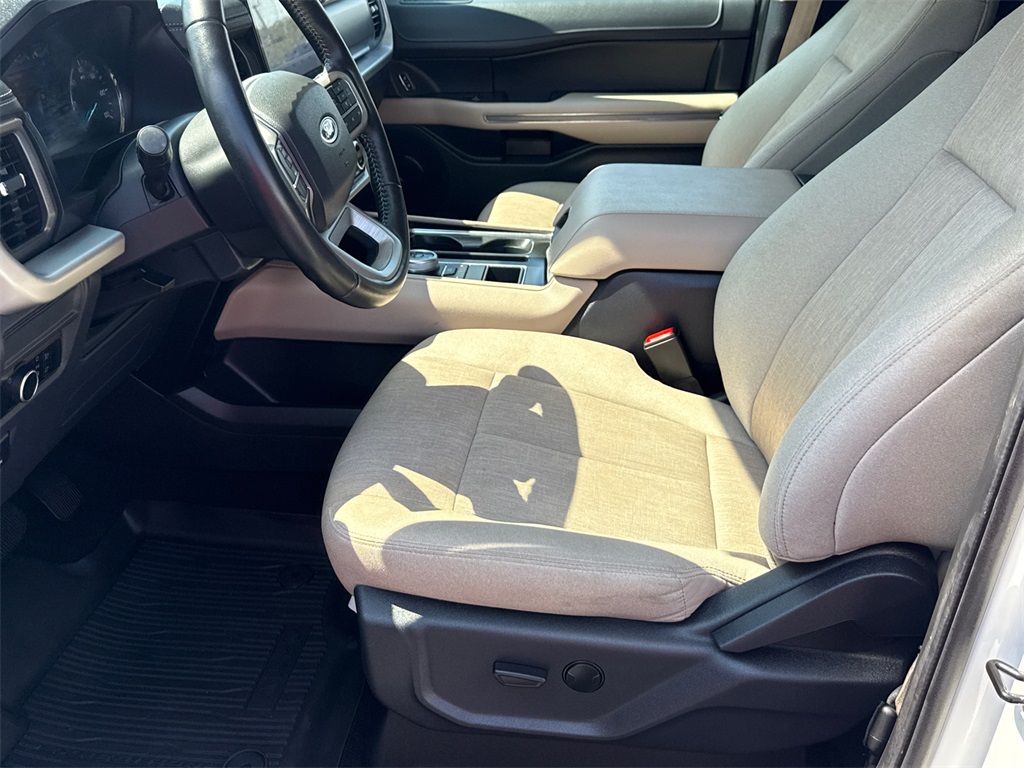 2023 Ford Expedition XLT photo 8